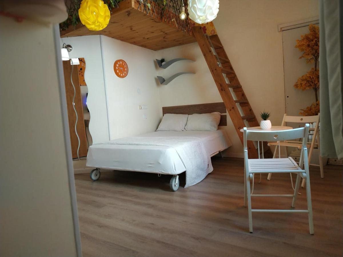 Private Rooms Near The Beach Center Тель-Авів Екстер'єр фото